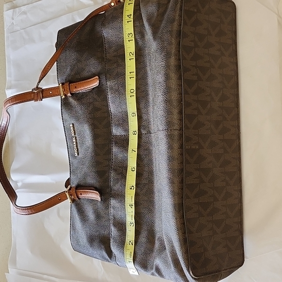 MICHAEL MICHAEL KORS VOYAGER MEDIUM LOGO TOTE BAG - Picture 10 of 13